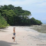 Beach handstand by Ireni