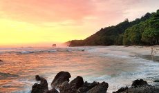 La Lora Beach in Santa Teresa